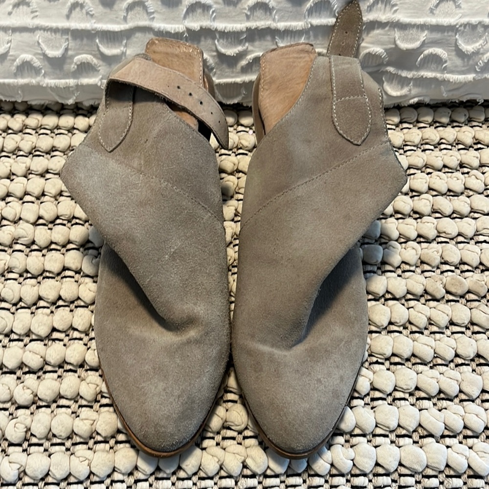 Seychelles Mules Tan Suede size 9